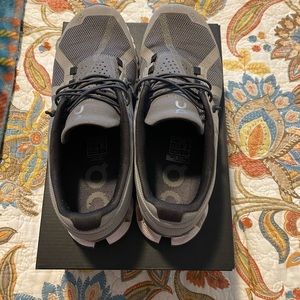 On Running shoes; Cloud; slate/black (color)
